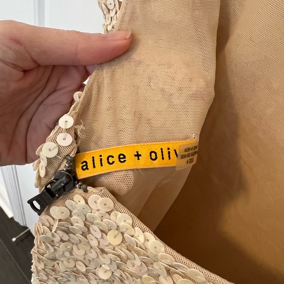 Alice + Olivia Sequin Dress. Size 4. Wore only once. Like new. - Picture 5 of 6